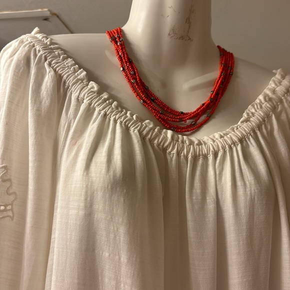 beautiful on or off the shoulder blouse w/appliqué on sleeves - Picture 3 of 10